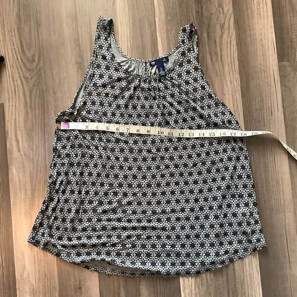 Gap Luxe Tank Top Women's Size Large key hole back detail diamond pattern - Picture 3 of 6